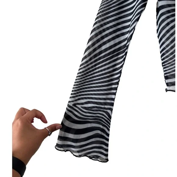 H&M Divided Zebra Psychedelic Mesh Tie Front Crop Top Flare Sleeve Black White M - Picture 2 of 4